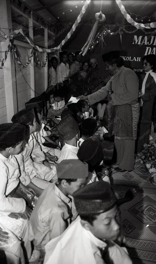 MAJLIS BERKHATAN DAN BERTINDIK