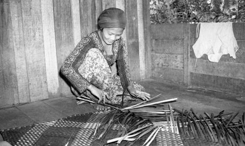 Perusahaan menganyam mengkuang