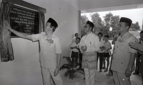 SEKOLAH