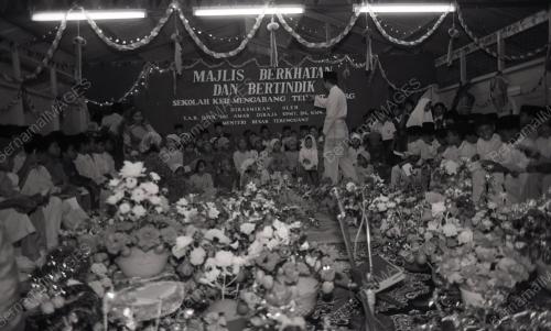 MAJLIS BERKHATAN DAN BERTINDIK