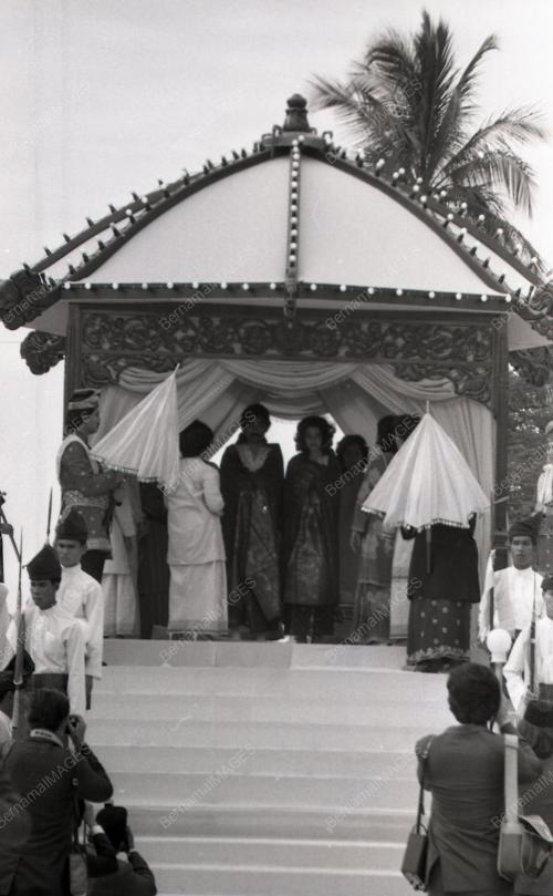 ISTIADAT BERSIRAM DAN SANTAP