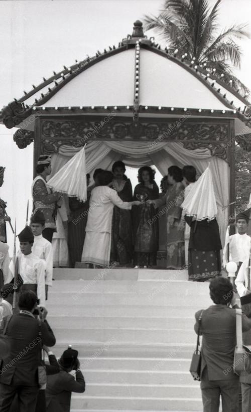 ISTIADAT BERSIRAM DAN SANTAP