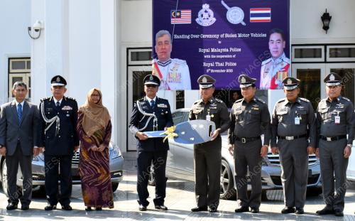 TH02_09112015_POLIS_THAI
