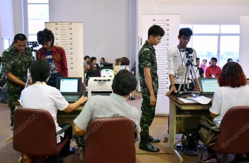 THA01_07072014_MIGRANT_WORKERS