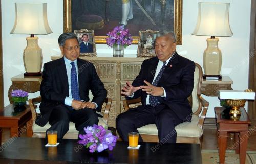 MUSTAPA MOHAMAD
