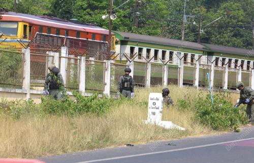 SERANGAN DI STESEN KERETA API