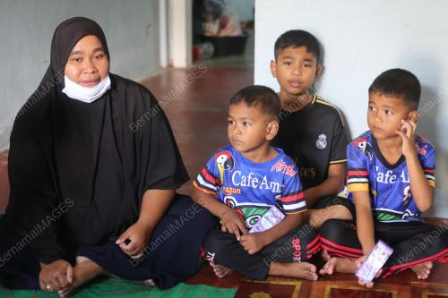 TIGA WARGA MALAYSIA TERKANDAS