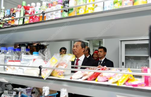 THA01_22082013_MUHYIDDIN_LAWAT