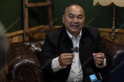 MEJ JEN CHALEMCHAI SUTHINUAN