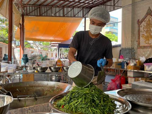 NO ONE IN BANGKOK GOES HUNGRY