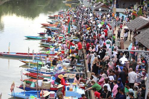PASAR TERAPUNG KHLONG HAE