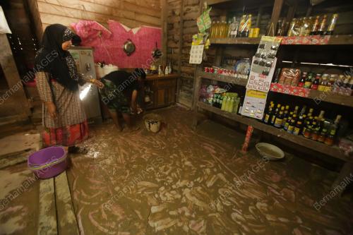 THA02_11012017_BANJIR