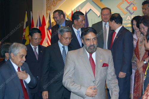 MUSTAPA MOHAMED