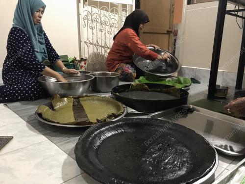 THA02_22062017_KUIH_HITAM