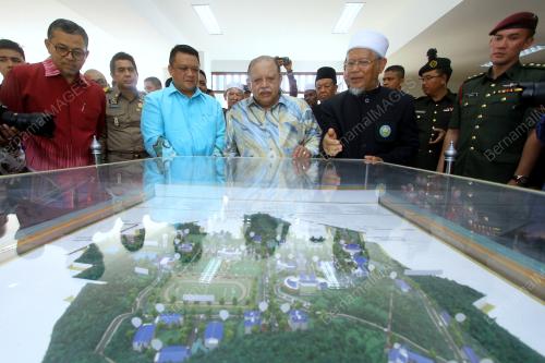 THA02_27112018_UNIVERSITI_FATONI