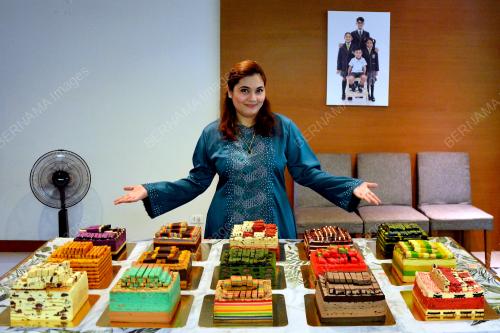 KEK LAPIS SARAWAK DI BANGKOK