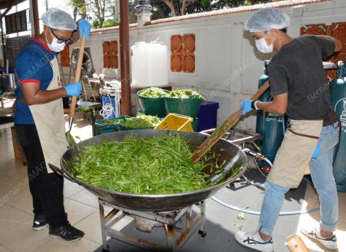 NO ONE IN BANGKOK GOES HUNGRY
