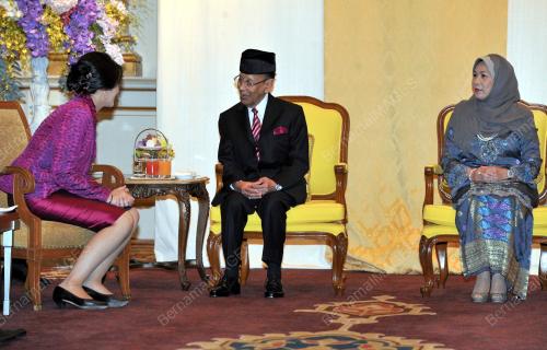 THA03_03092013_AGONG