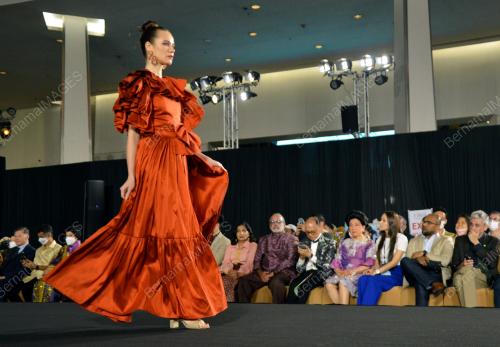 THAI SILK FASHION WEEK
