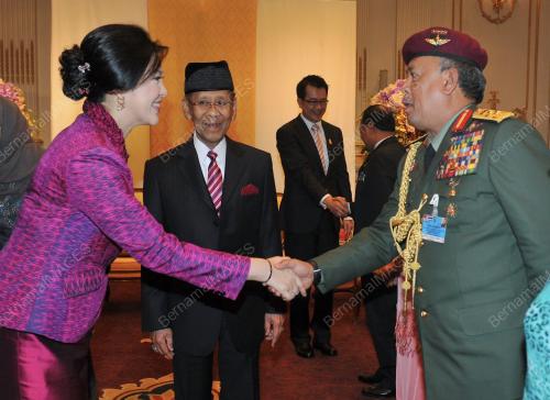 THA04_03092013_AGONG