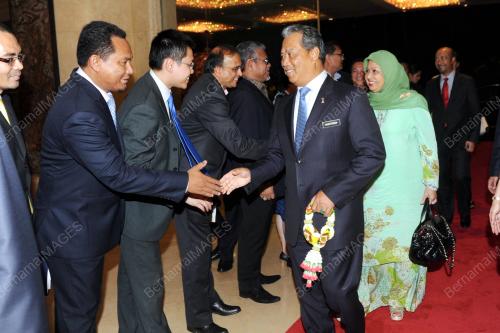 THA04_21082003_MUHYIDDIN_LAWAT