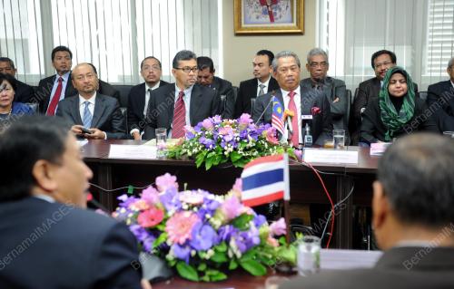 THA04_22082013_MUHYIDDIN_LAWAT