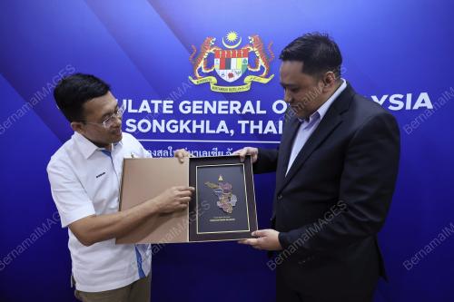 AHMAD FAHMI AHMAD SARKAWI