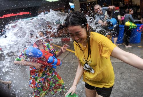 THA05_10042015_SONGKRAN