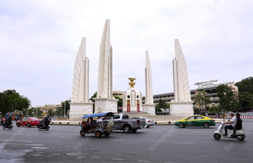 MONUMEN DEKOKRASI
