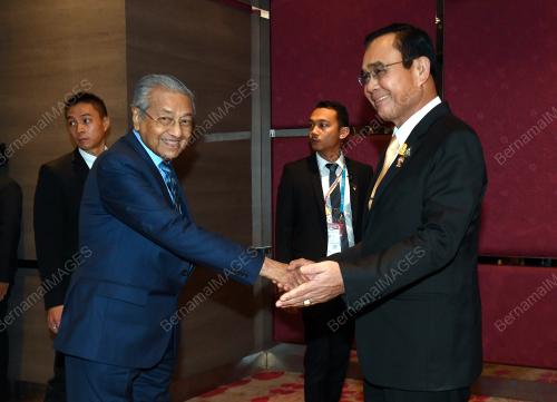 THA06_02112019_PM_ASEAN_SUMMIT