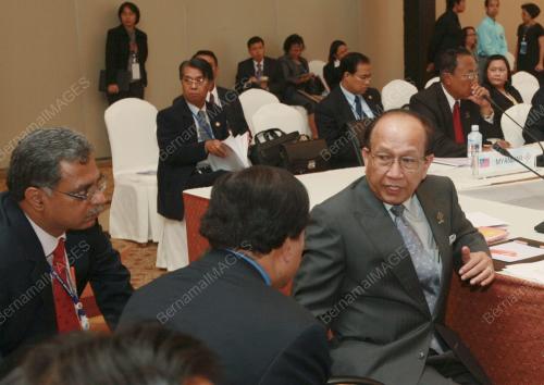 SIDANG KEMUNCAK ASEAN KE-15