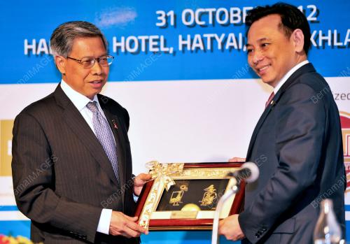 THA06_31102012_SEMINAR_HALAL