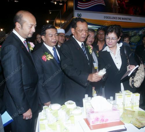 MUKHRIZ TUN MAHATHIR