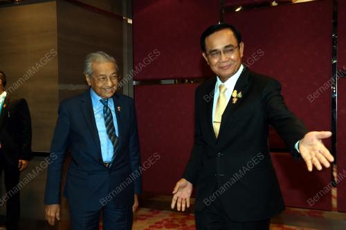 THA08_02112019_PM_ASEAN_SUMMIT