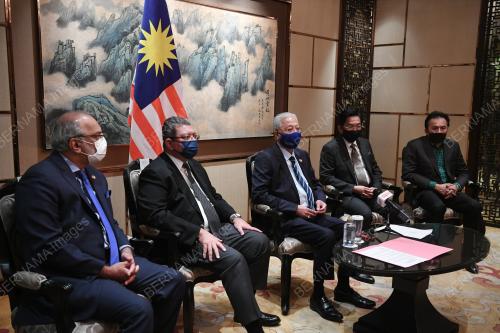 DATUK SERI ISMAIL SABRI YAAKOB