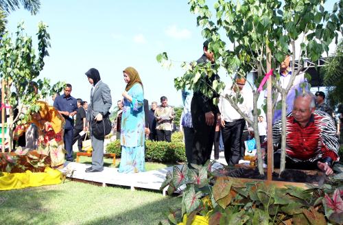 MOHD NAJIB TUN RAZAK