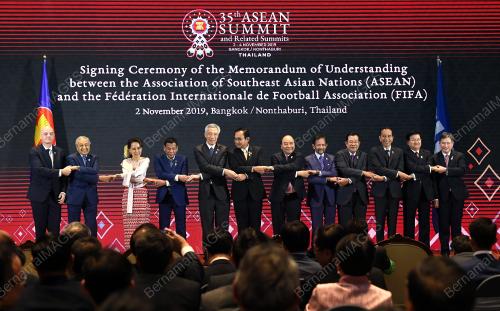 THA12_02112019_PM_ASEAN_SUMMIT