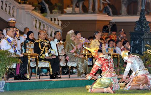 THA12_03092013_AGONG