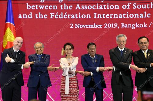 THA13_02112019_PM_ASEAN_SUMMIT
