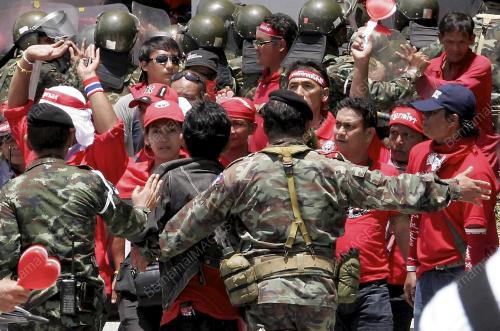 RUSUHAN SIDANG KEMUNCAK ASEAN