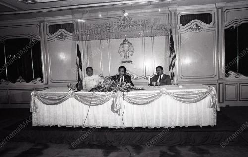 MAHATHIR MOHAMAD