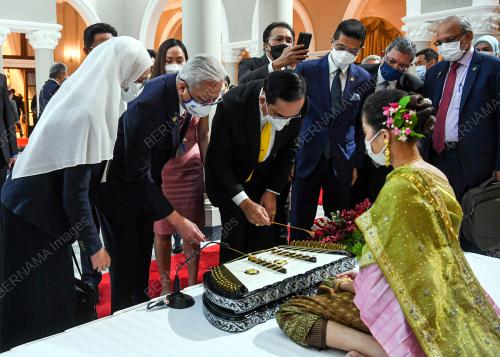 DATUK SERI ISMAIL SABRI YAAKOB