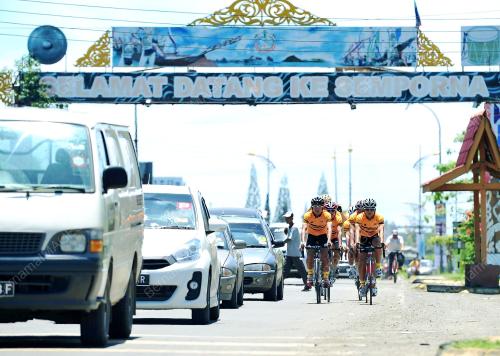 TOB01_26042012_TOUR_BORNEO