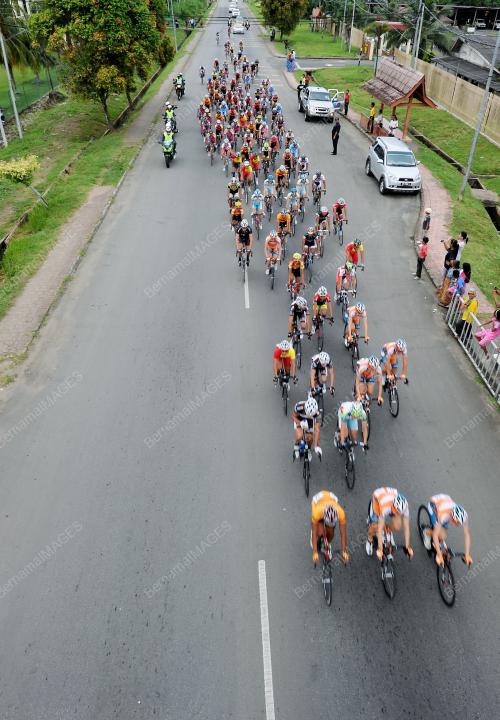 TOB01_27042012_TOUR_BORNEO