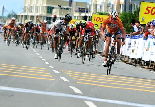 TOB01_29042012_TOUR_BORNEO