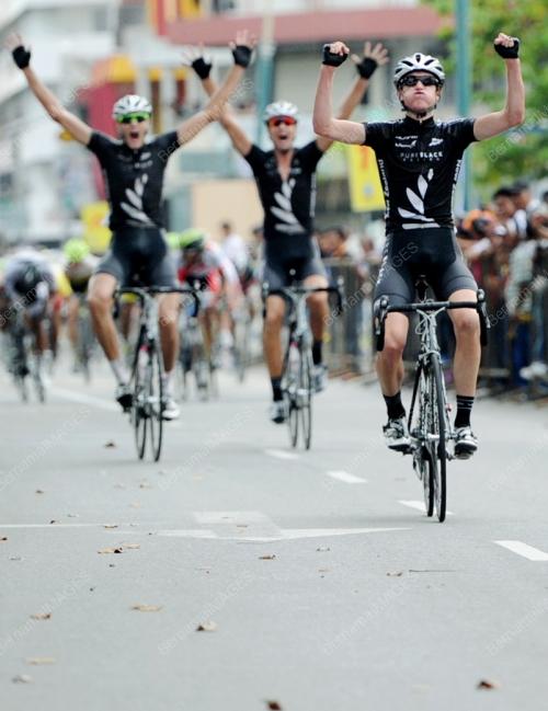 TOB02_27042012_TOUR_BORNEO