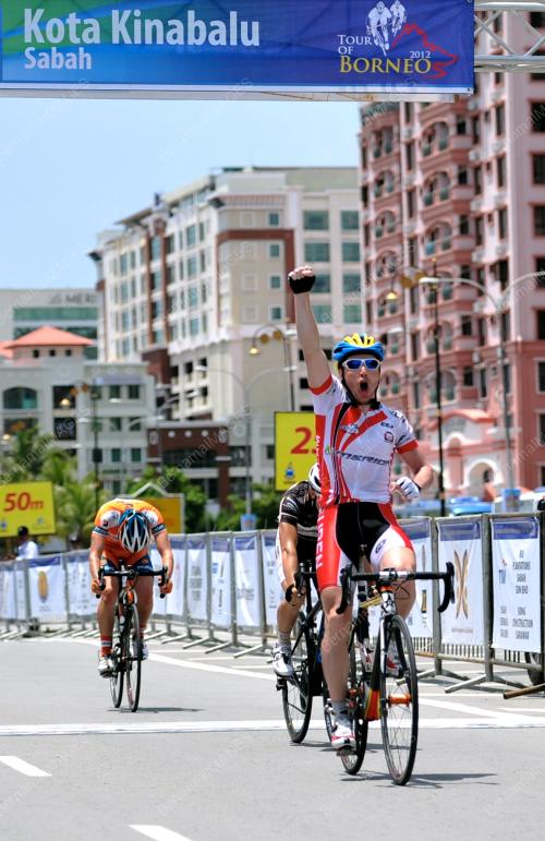 TOB04_01052012_TOUR_BORNEO