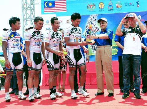 TOB07_01052012_TOUR_BORNEO