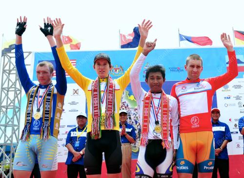 TOB08_01052012_TOUR_BORNEO