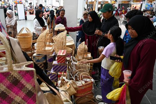 TINJAUAN PASAR BESAR KEDAI PAYANG